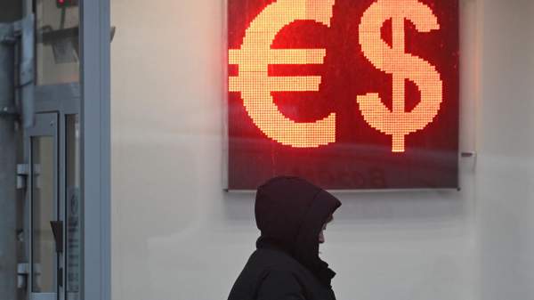 Read more about the article Стоимость евро растет к доллару после публикации статистики из еврозоны