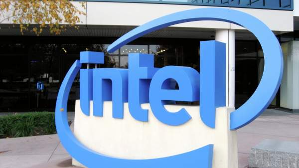 Read more about the article Трамп назвал критикующих покупку доли в Intel глупыми