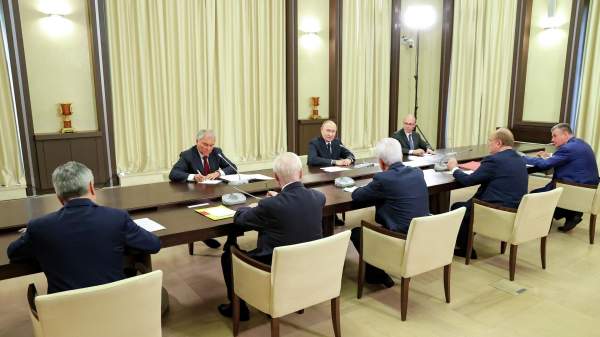 Read more about the article Путин призвал разобраться с проблемой обхода пошлин на товары из недружественных стран