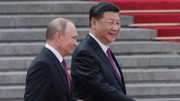 Read more about the article Ушаков: Си Цзиньпин с особым вниманием встречал Путина в Китае