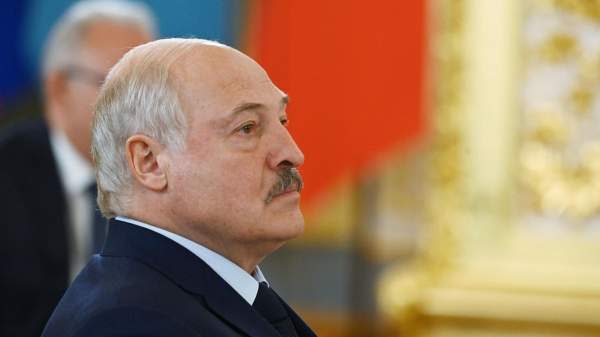 Read more about the article Лукашенко заявил, что Зеленский может пойти на переговоры под давлением