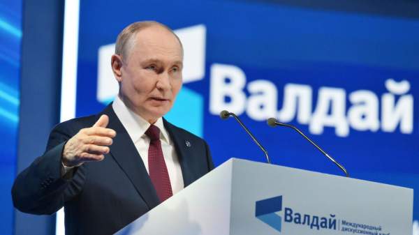Read more about the article Бааб: западные лидеры не могут выступить так, как Путин на “Валдае”
