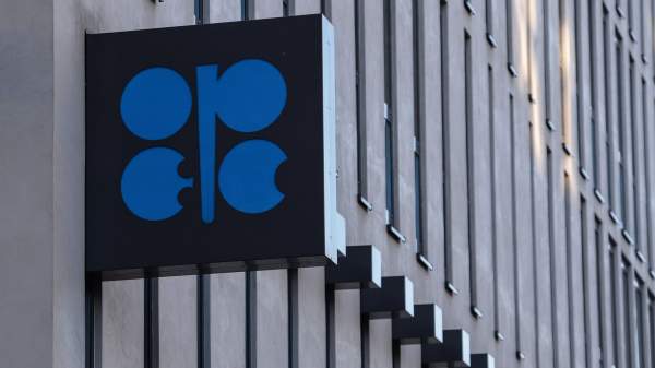Read more about the article Россия будет совершенствовать и укреплять формат нефтяной сделки ОПЕК+
