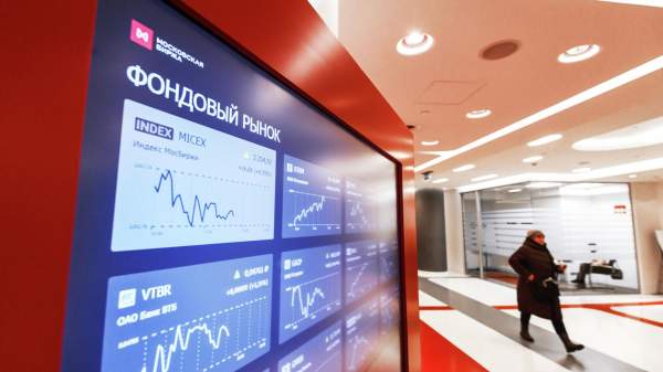Read more about the article Российский рынок акций за основную торговую сессию четверга снизился на 3,1%