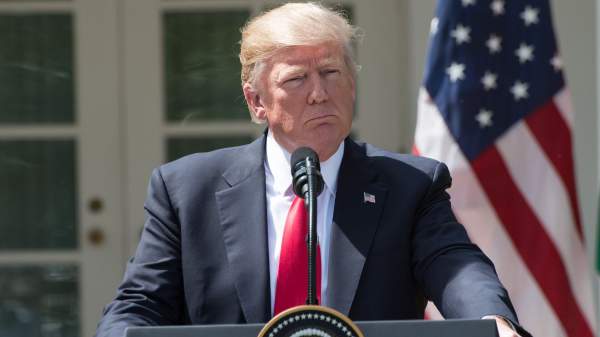 Read more about the article Трамп заявил, что введение 100% пошлины против Китая будет неустойчивым для экономики США