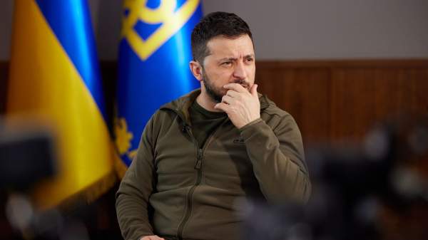 Read more about the article Профессор Сакс: Зеленский пребывает в агонии из-за плана США по Украине