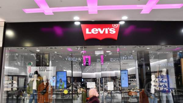 Read more about the article Levi’s досрочно прекратил действие одного из товарных знаков Dockers в России