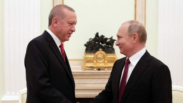 Read more about the article Путин провёл закрытую встречу с Эрдоганом в Ашхабаде с участием делегаций РФ и Турции