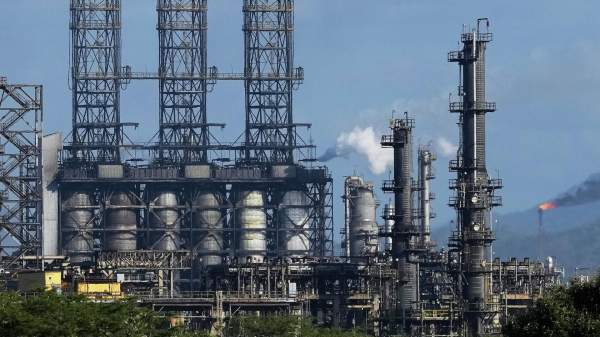 Read more about the article Юшков: нефтяникам США нужен не рост добычи а Венесуэле, а контроль над месторождениями
