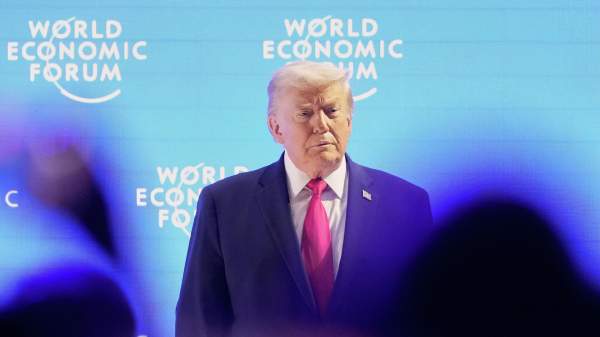 Read more about the article Трамп не будет вводить 10-процентные пошлины против некоторых европейских стран