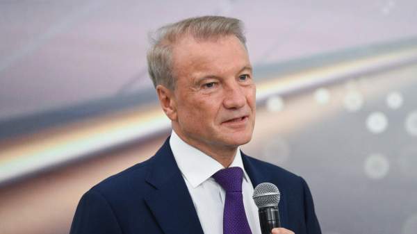 Read more about the article Президент ОАЭ неформально побеседовал в Кремле с главой Сбербанка Грефом