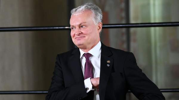 Read more about the article Президент Литвы Науседа выступил против “царапания” дверей Кремля