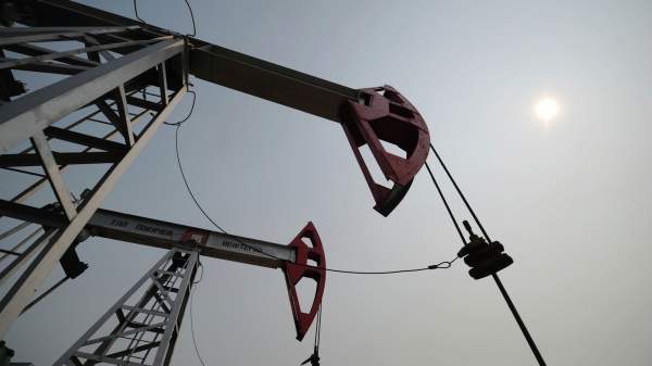 Read more about the article EIA повысило прогноз средней цены на нефть марки Brent до 57,69 доллара