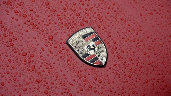 Read more about the article Bild: на кенийском острове Ламу скопились тысячи новых автомобилей премиум-класса