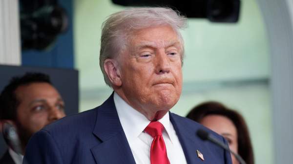 Read more about the article Трамп: целью блокады Ормузского пролива является возвращение Тегерана и открытие проливов