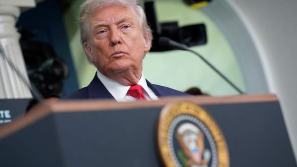 Read more about the article Трамп пообещал дальнейшее разрушение Ирана, если Тегеран не откажется от ядерных амбиций
