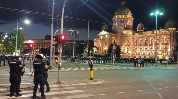 Read more about the article МВД Сербии: митинг в Белграде посетили 34,3 тысячи человек, но не все участники
