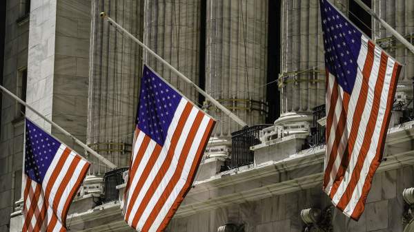 Read more about the article Минторг США ухудшил оценку роста ВВП в I квартале с 2% до 1,6% в пересчете на год