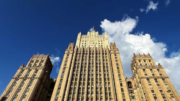 Read more about the article Захарова пообещала опубликовать адреса производств беспилотников для Украины в Канаде