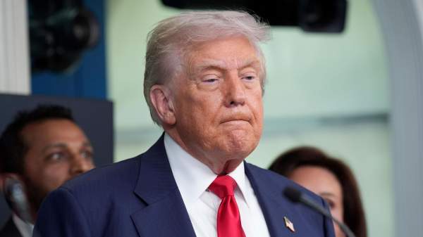 Read more about the article Президент США Трамп публично призвал Иран и Израиль прекратить обмен ударами