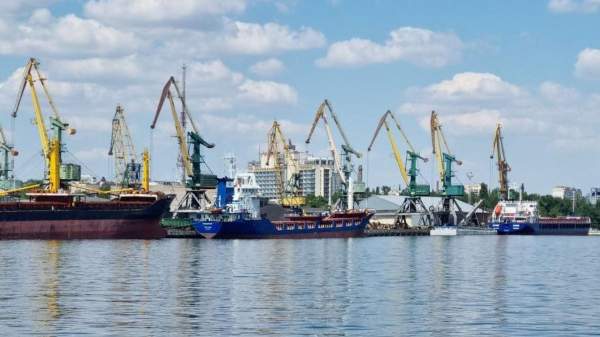 Read more about the article Bloomberg: российские удары по украинским портам остановили почти 90% зернового экспорта